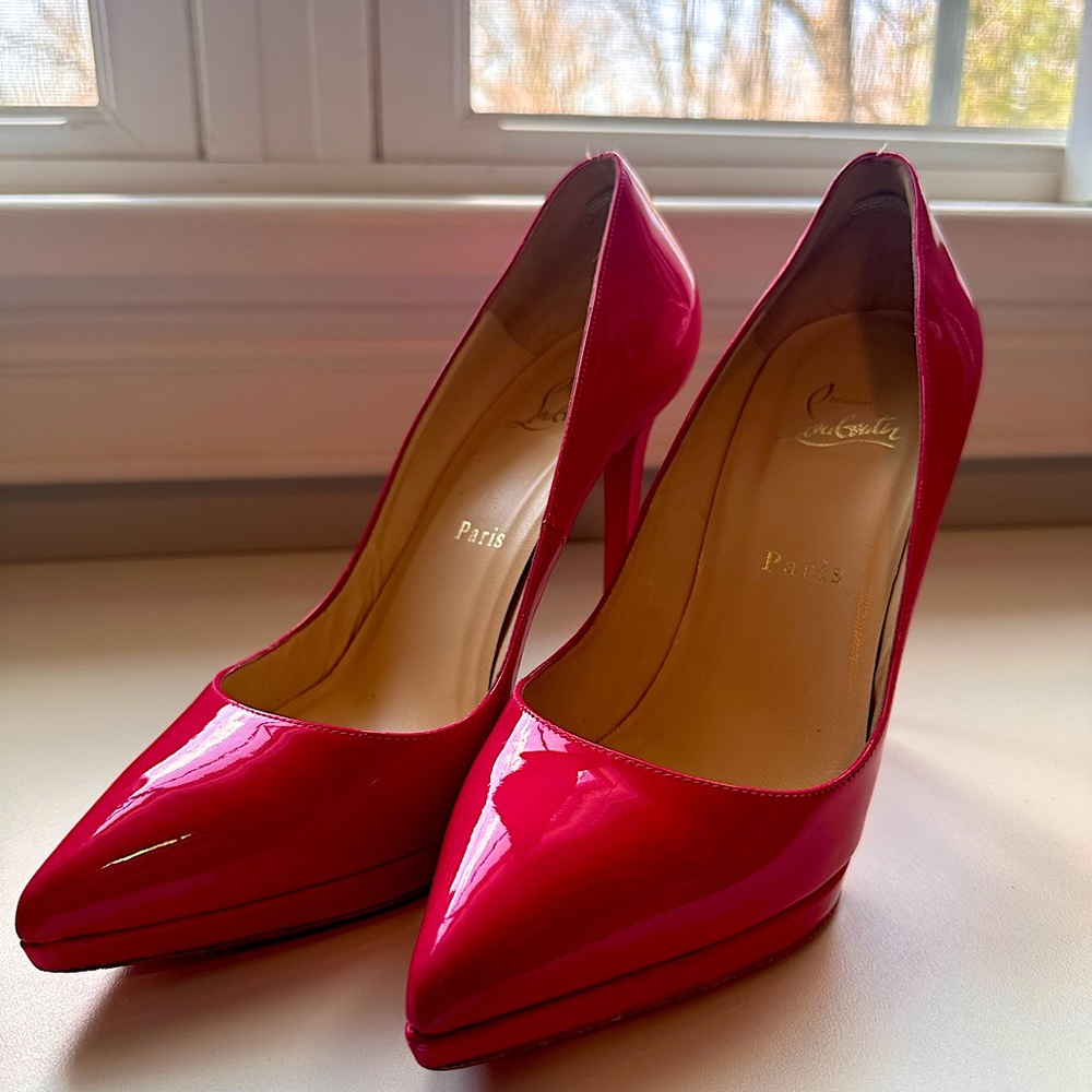 Christian Louboutin Pigalle Plato pumps. EU 38.5 100% authentic. Gently used